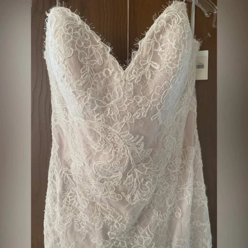 Wtoo Lace Wedding Dress - Picture 8 of 14
